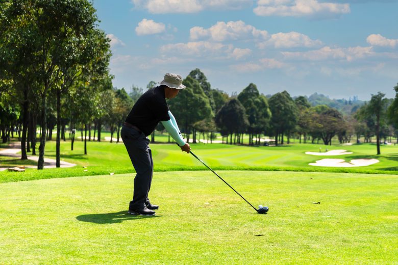 Golfer teeing off - Reduce handicap - Law of Averages 25hcp